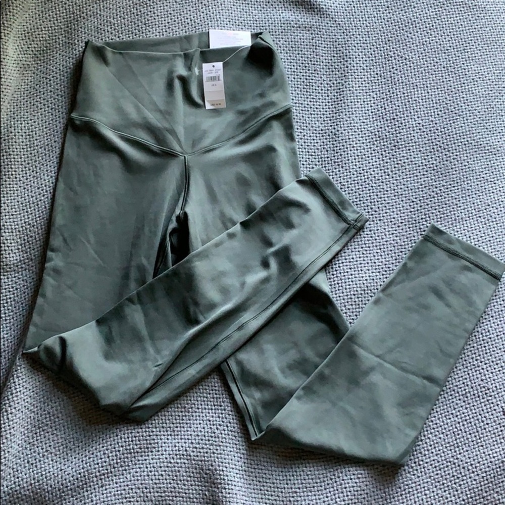 New with tags: Aerie Feel Free 7/8 leggings!